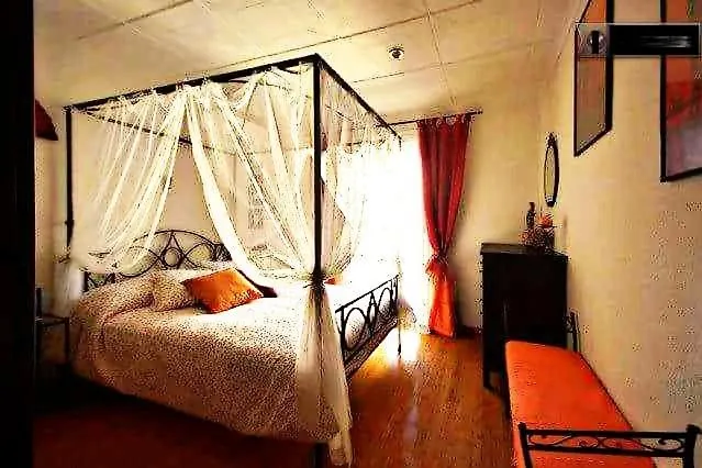 Gaudi's Bcn Penthouse شقة